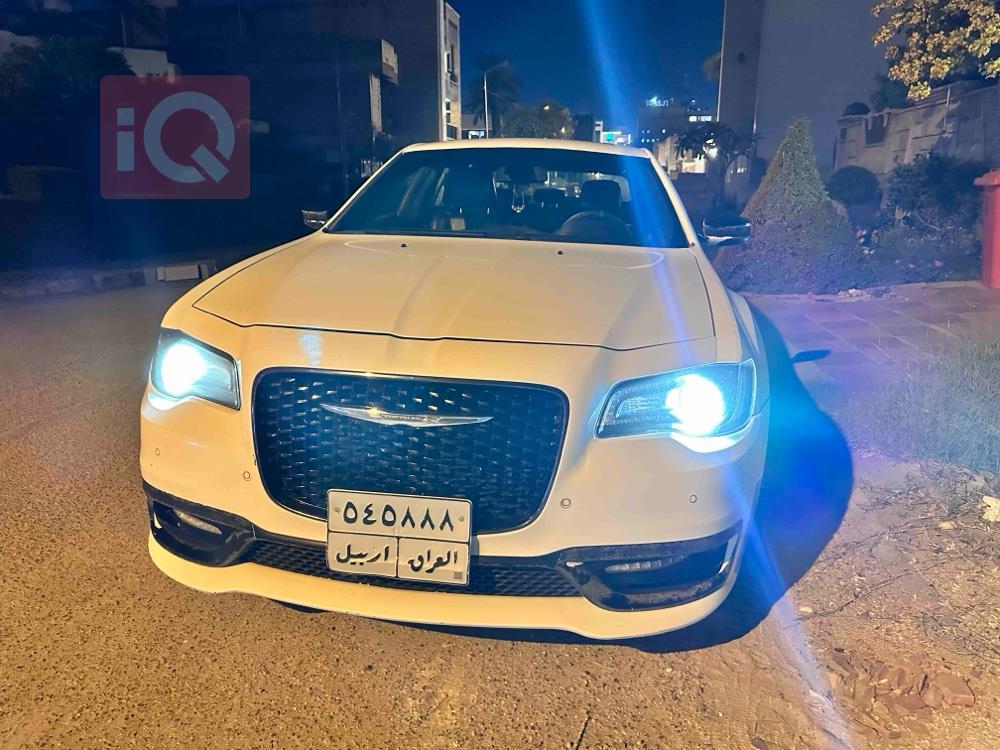 کرایسلەر 300